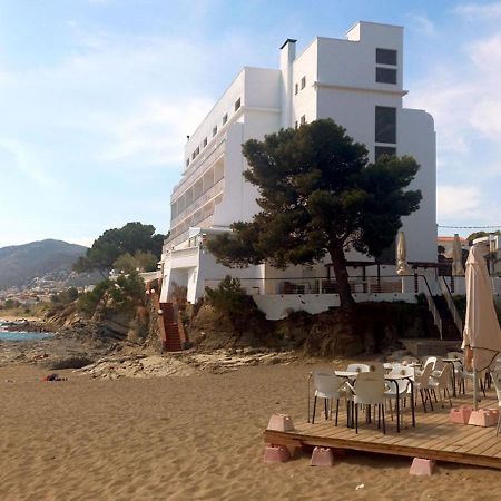 2-Bedroom Brand New Apartment Steps From The Beach Llanca Bagian luar foto