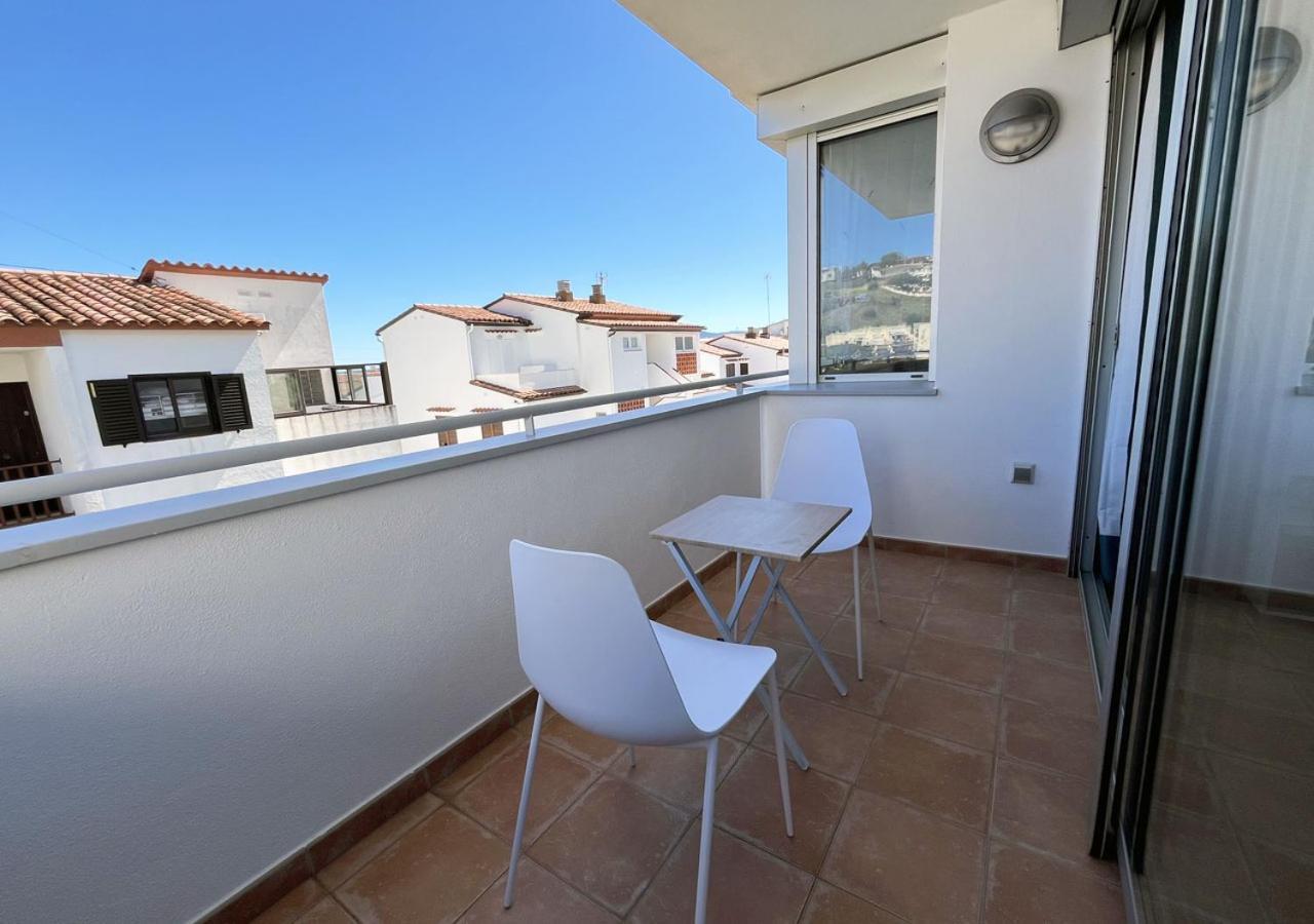 2-Bedroom Brand New Apartment Steps From The Beach Llanca Bagian luar foto