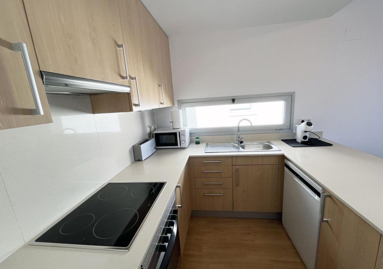 2-Bedroom Brand New Apartment Steps From The Beach Llanca Bagian luar foto
