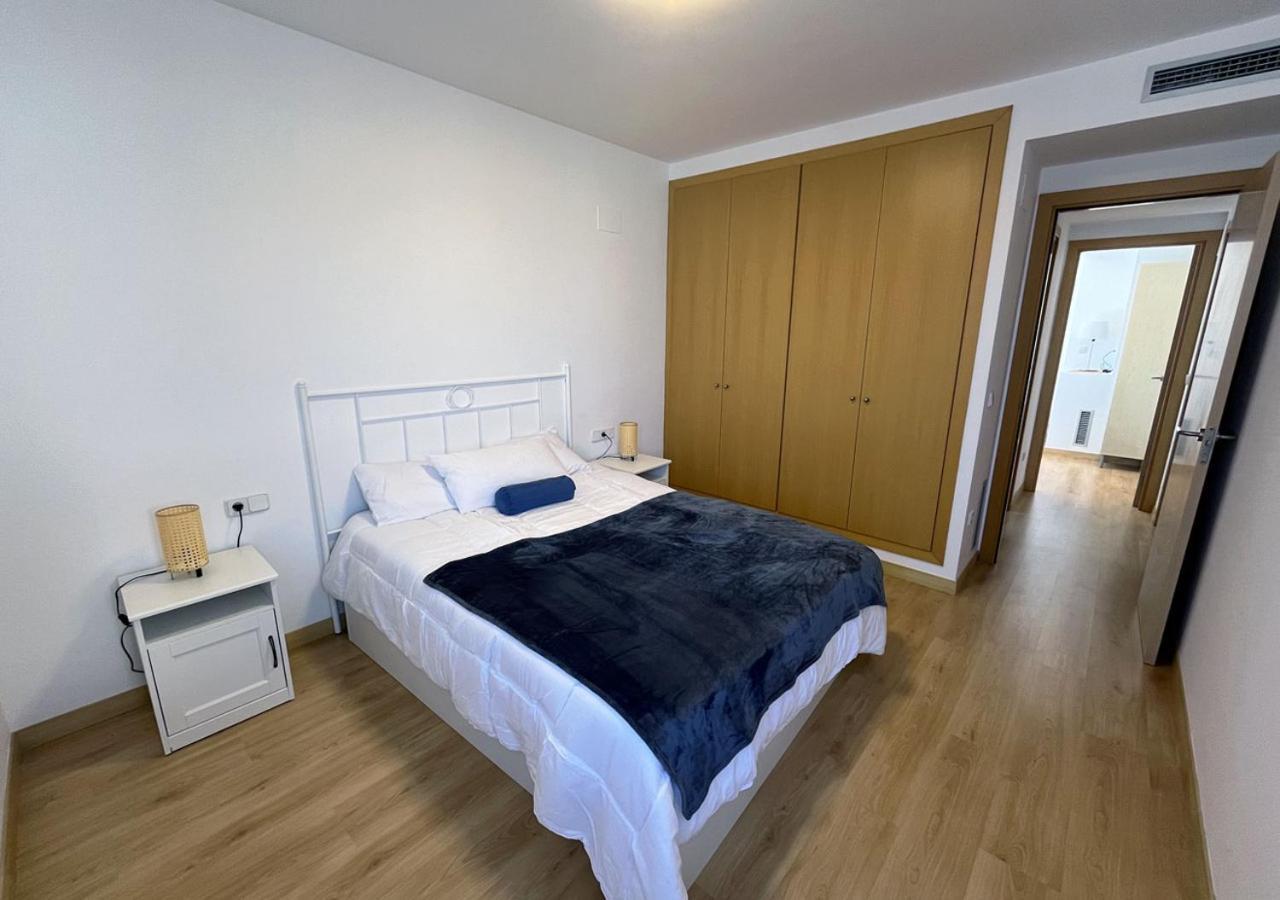 2-Bedroom Brand New Apartment Steps From The Beach Llanca Bagian luar foto