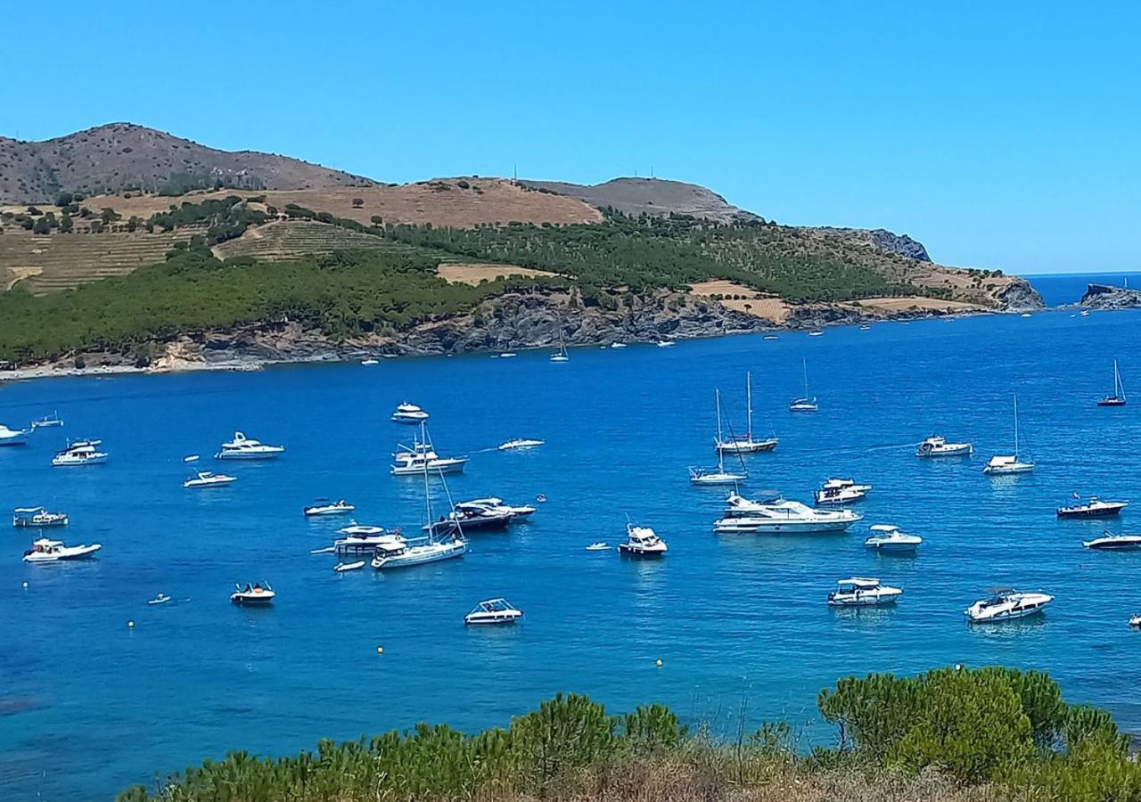 2-Bedroom Brand New Apartment Steps From The Beach Llanca Bagian luar foto