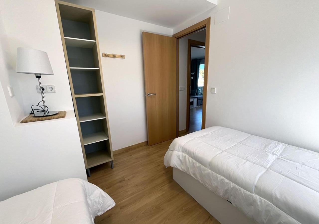 2-Bedroom Brand New Apartment Steps From The Beach Llanca Bagian luar foto