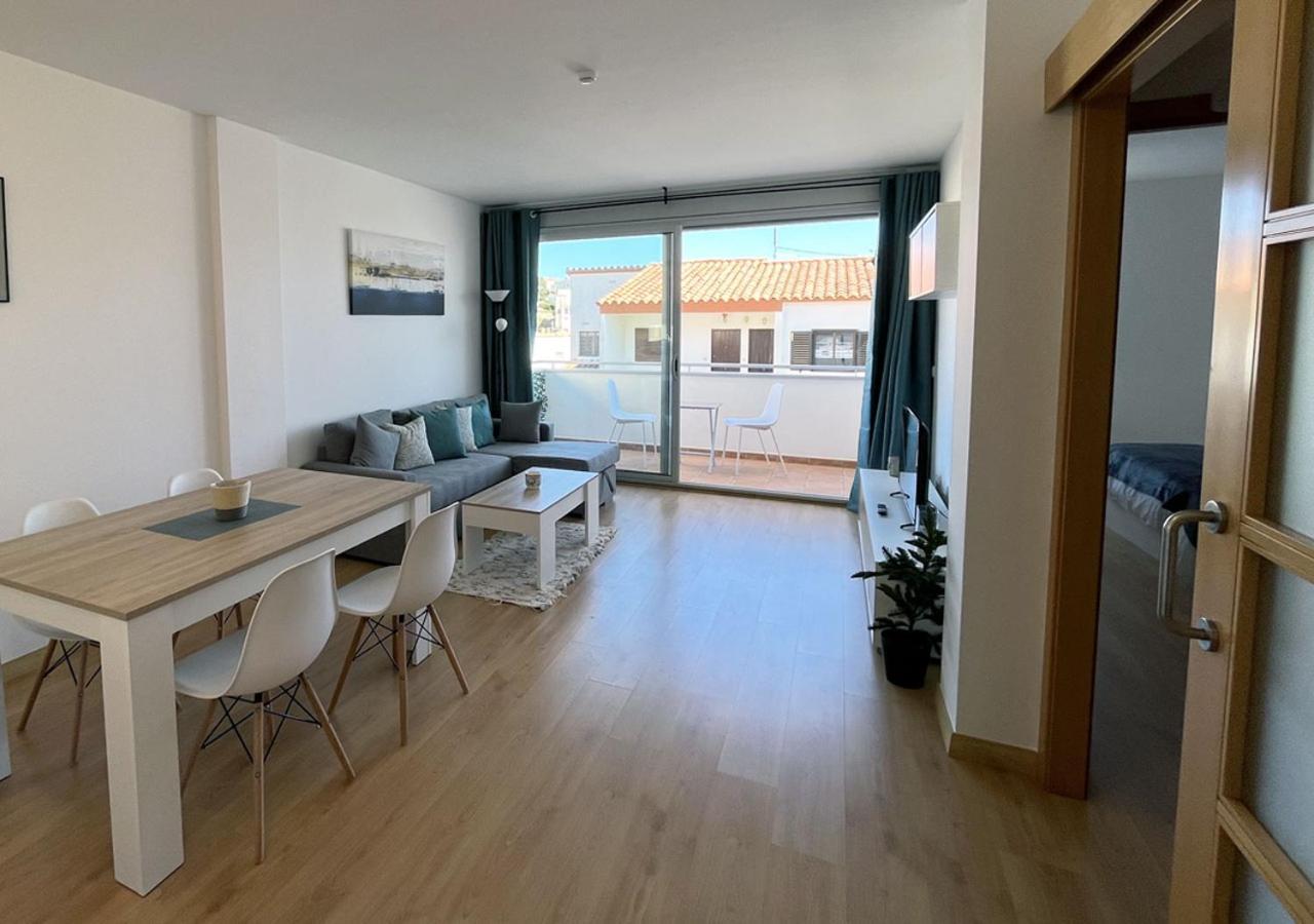 2-Bedroom Brand New Apartment Steps From The Beach Llanca Bagian luar foto