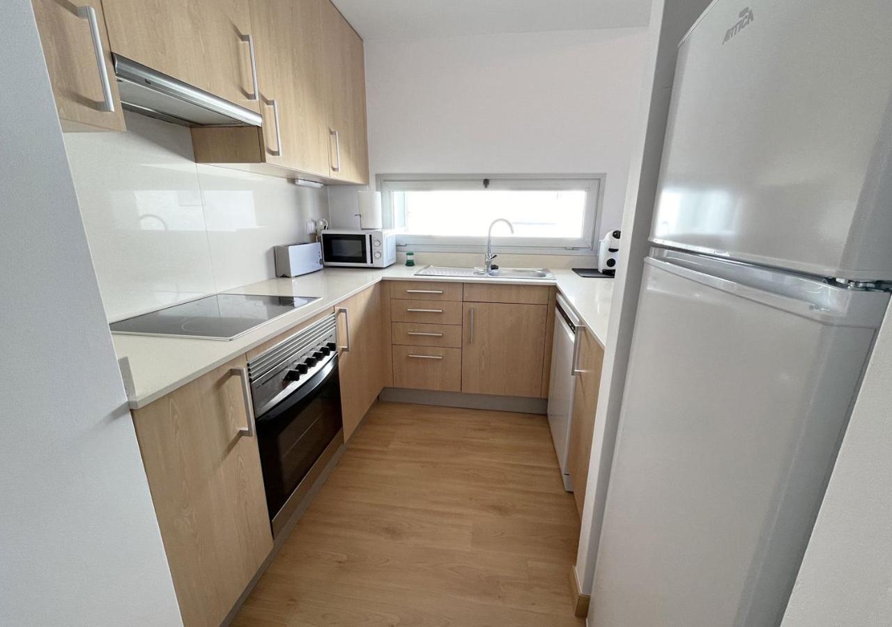 2-Bedroom Brand New Apartment Steps From The Beach Llanca Bagian luar foto