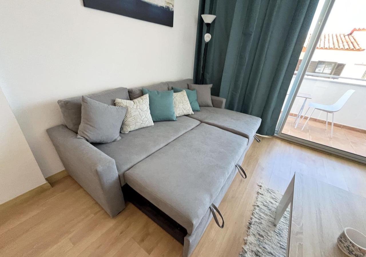 2-Bedroom Brand New Apartment Steps From The Beach Llanca Bagian luar foto