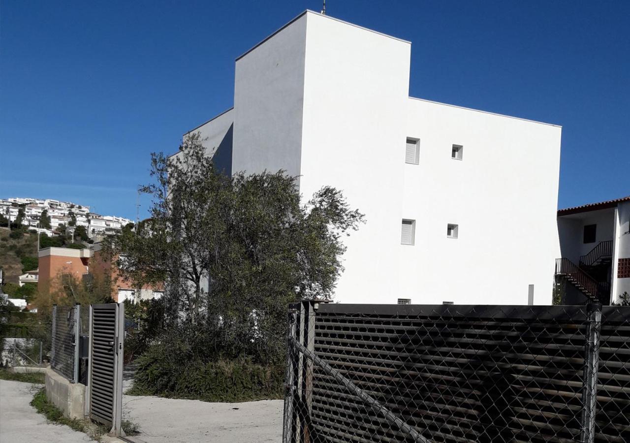 2-Bedroom Brand New Apartment Steps From The Beach Llanca Bagian luar foto
